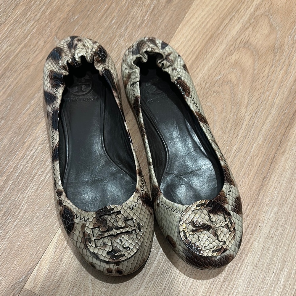 Stylish Snakeskin Ballet Flats